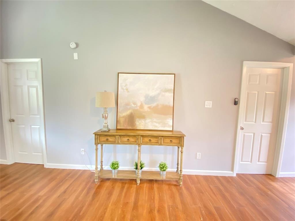 1011 Melford Ave - Photo 4 of 17