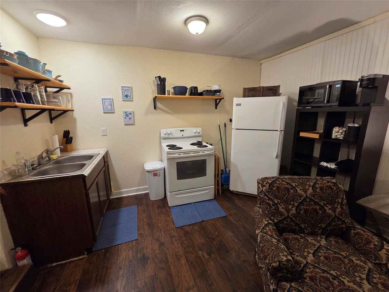 1350 Lillius St - Photo 6 of 20