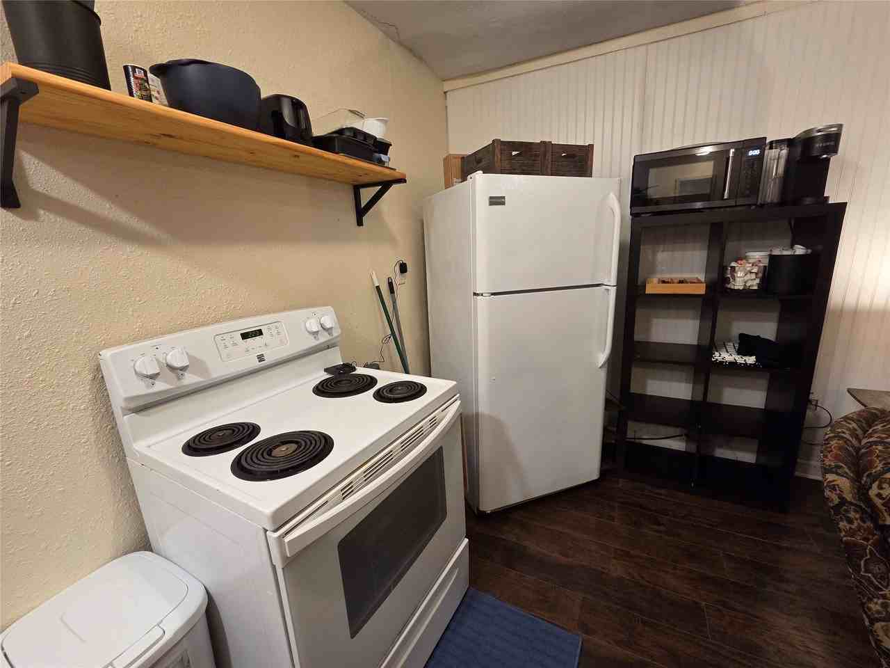1350 Lillius St - Photo 7 of 20