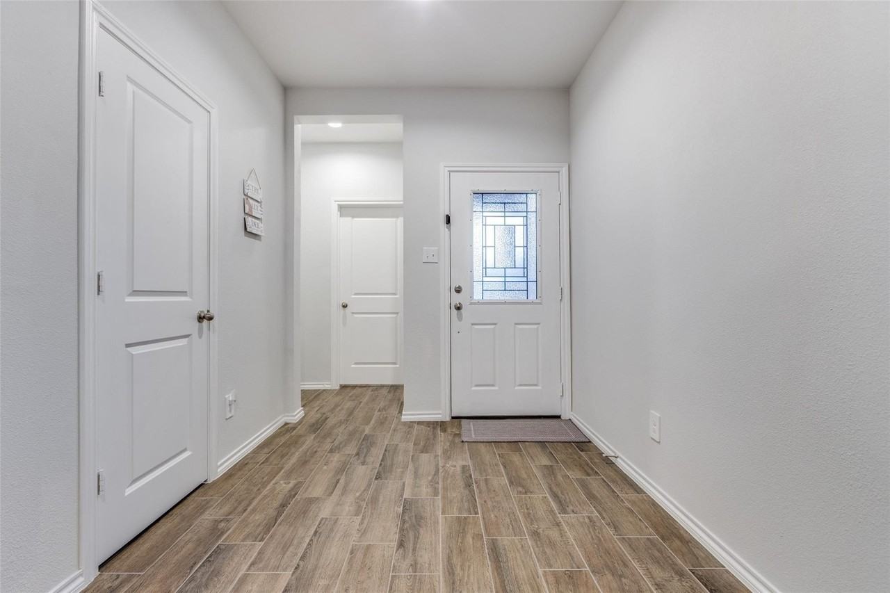 3315 Celestial Ln - Photo 3 of 23