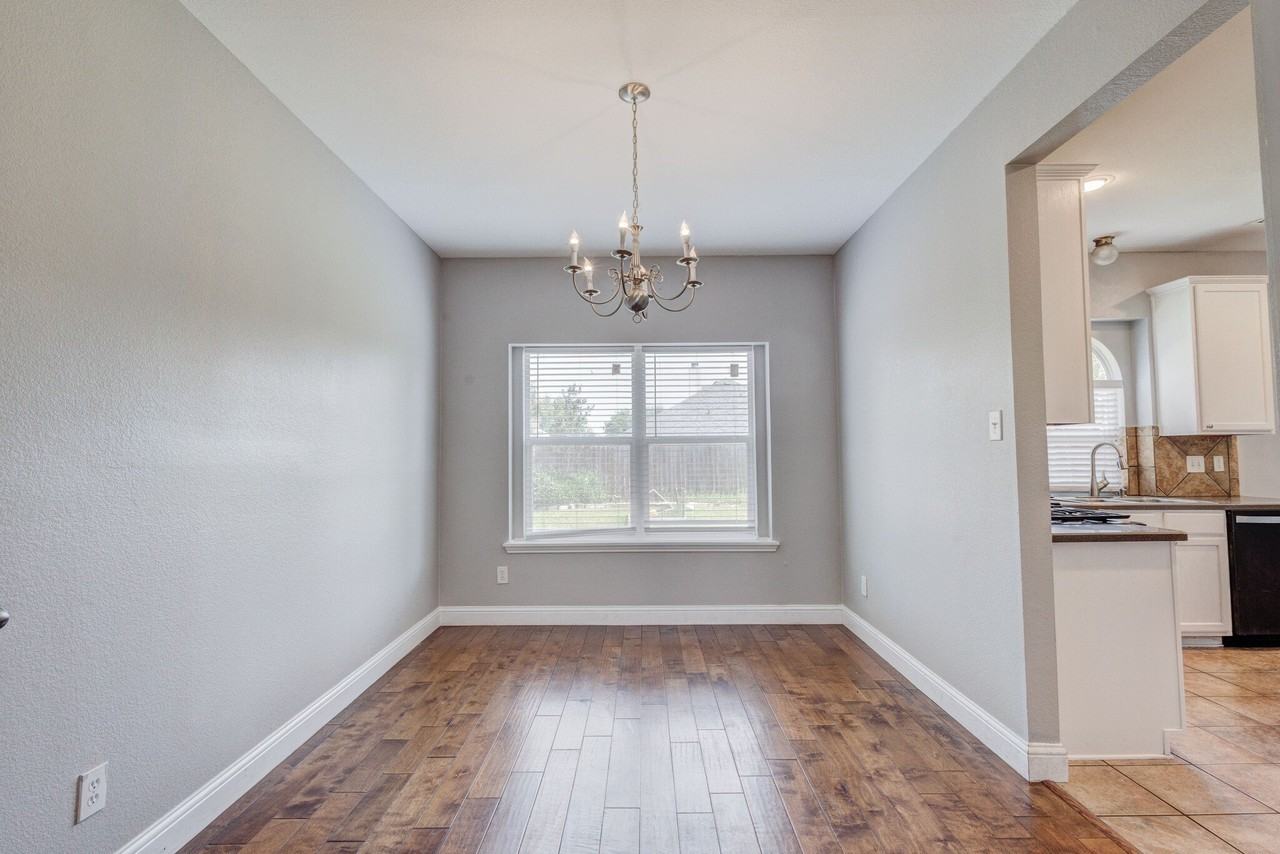 6107 Lakecrest Dr - Photo 4 of 40