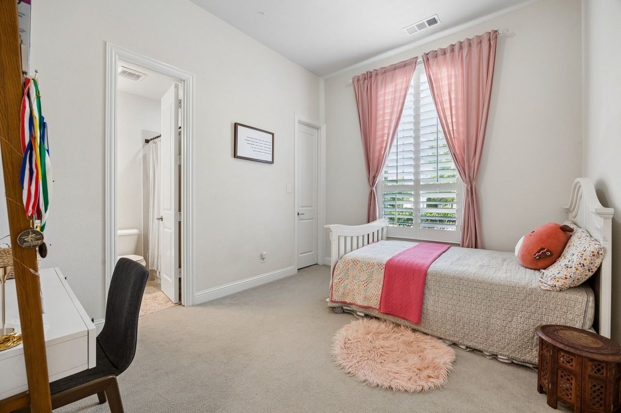 4131 Dewberry Ln - Photo 4 of 38