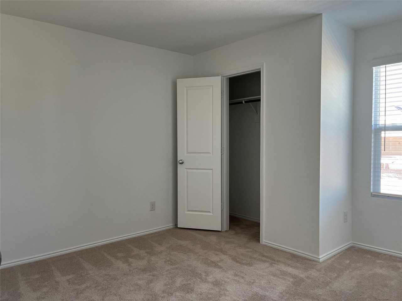 900 Mountain Laurel Rd - Photo 5 of 8