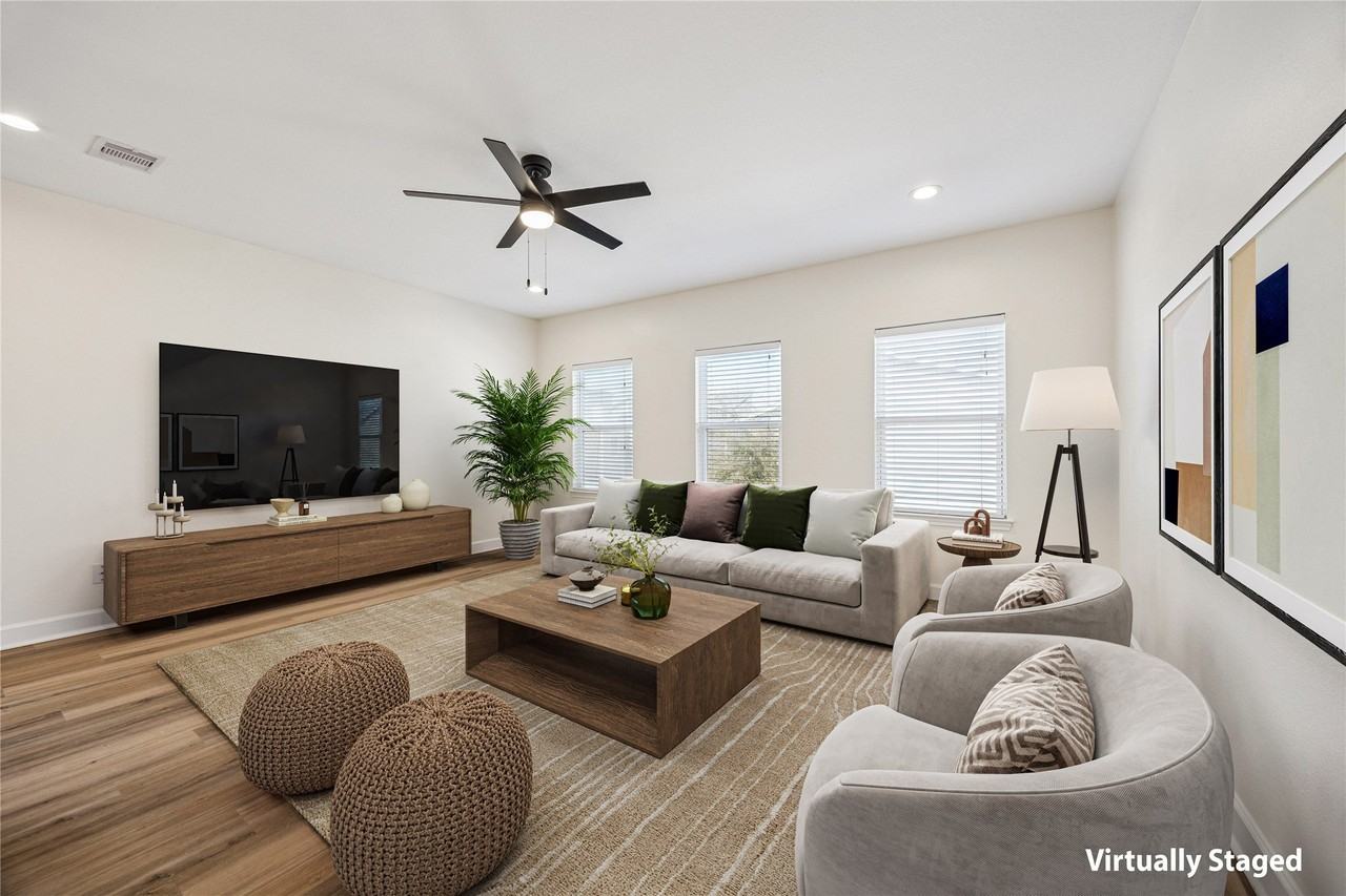 5402 Jonathan Ln - Photo 5 of 33