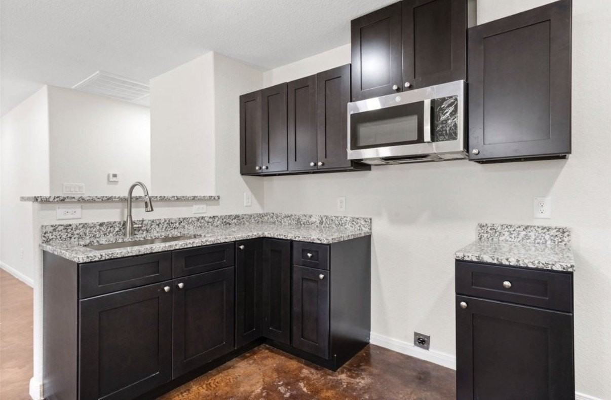 1126 N 11th St - Photo 5 of 12