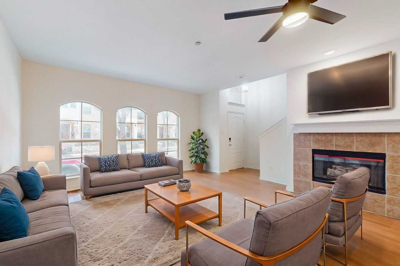6818 Cortona Ln - Photo 4 of 31