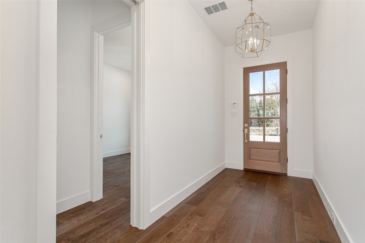 1107 Mount Auburn Ave - Photo 2 of 39