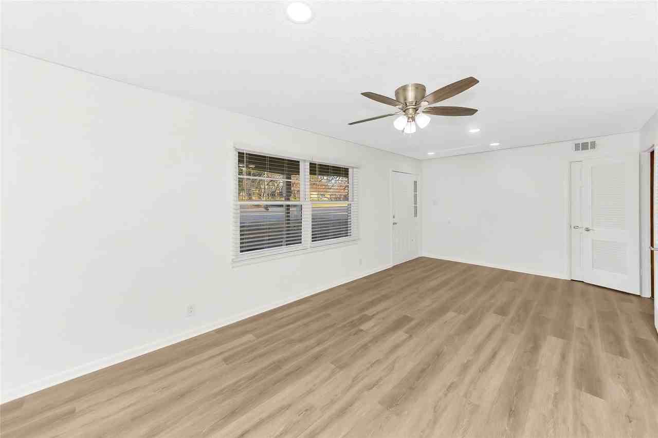 828 S Collins St - Photo 5 of 40