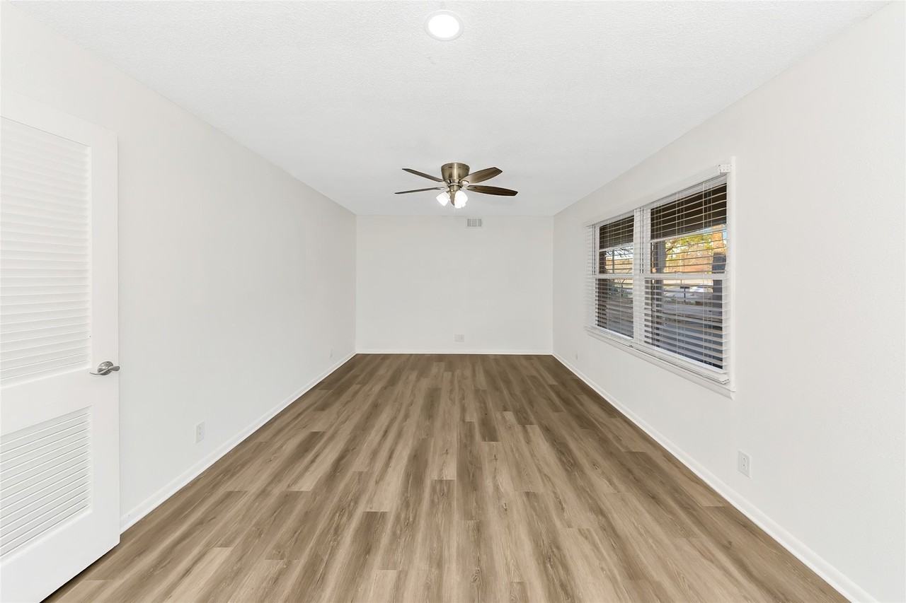 828 S Collins St - Photo 6 of 40