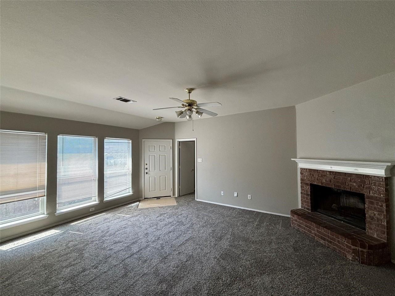 10456 Fossil Hill Dr - Photo 2 of 9