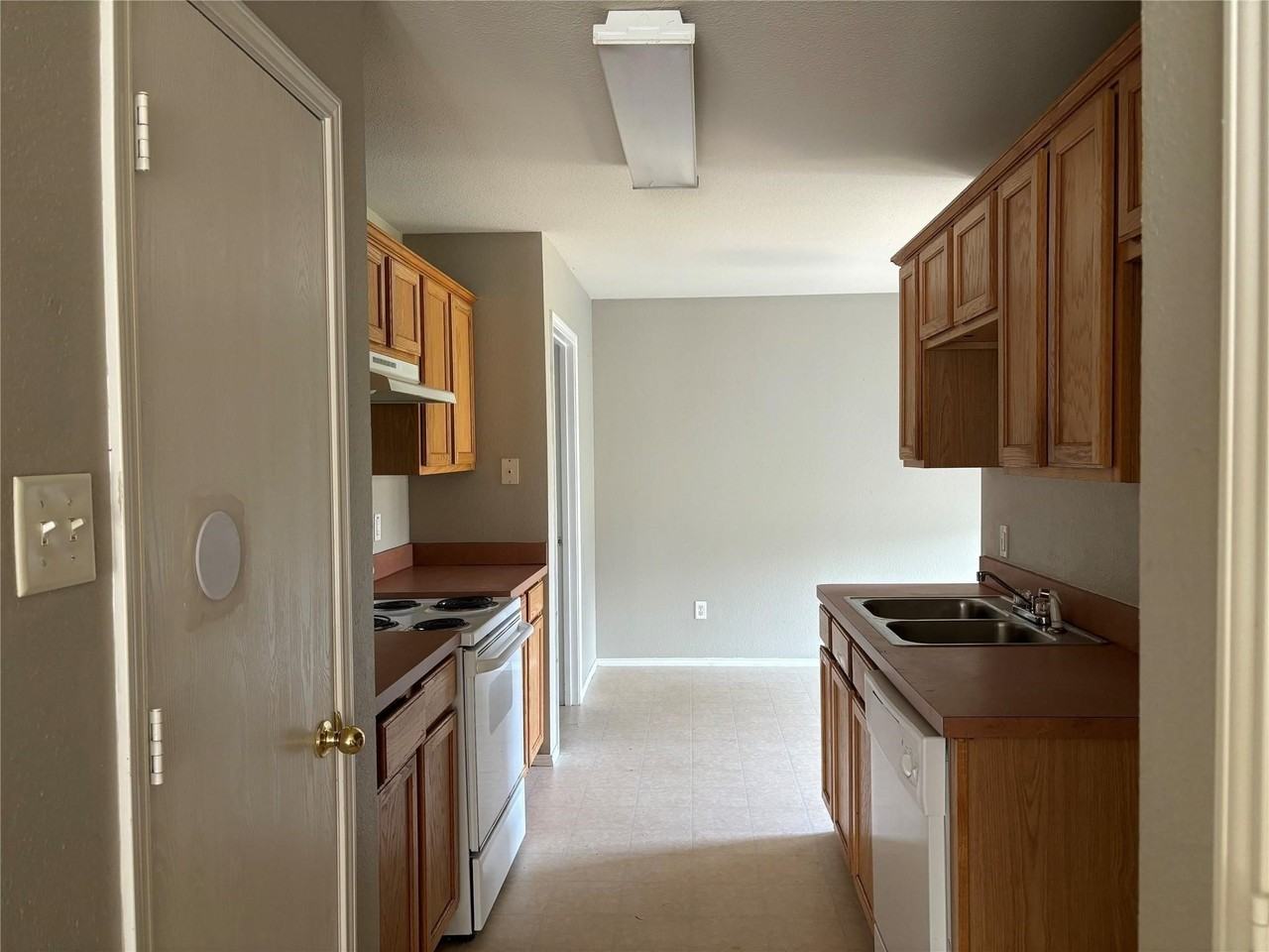 10456 Fossil Hill Dr - Photo 4 of 9
