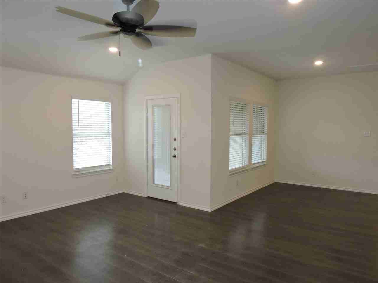 1210 Honeysuckle Dr - Photo 7 of 22