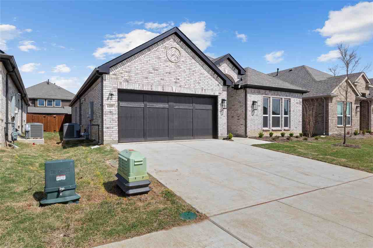 6109 White Creek Dr - Photo 2 of 30