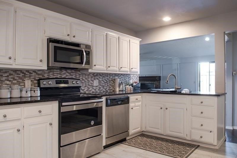 1100 Wimbledon Ln - Photo 4 of 19