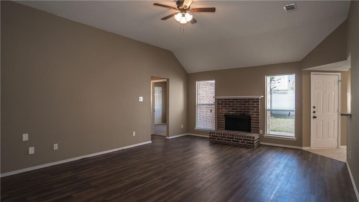 1512 Manitoba Ln - Photo 2 of 18