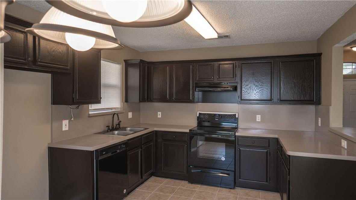 1512 Manitoba Ln - Photo 5 of 18