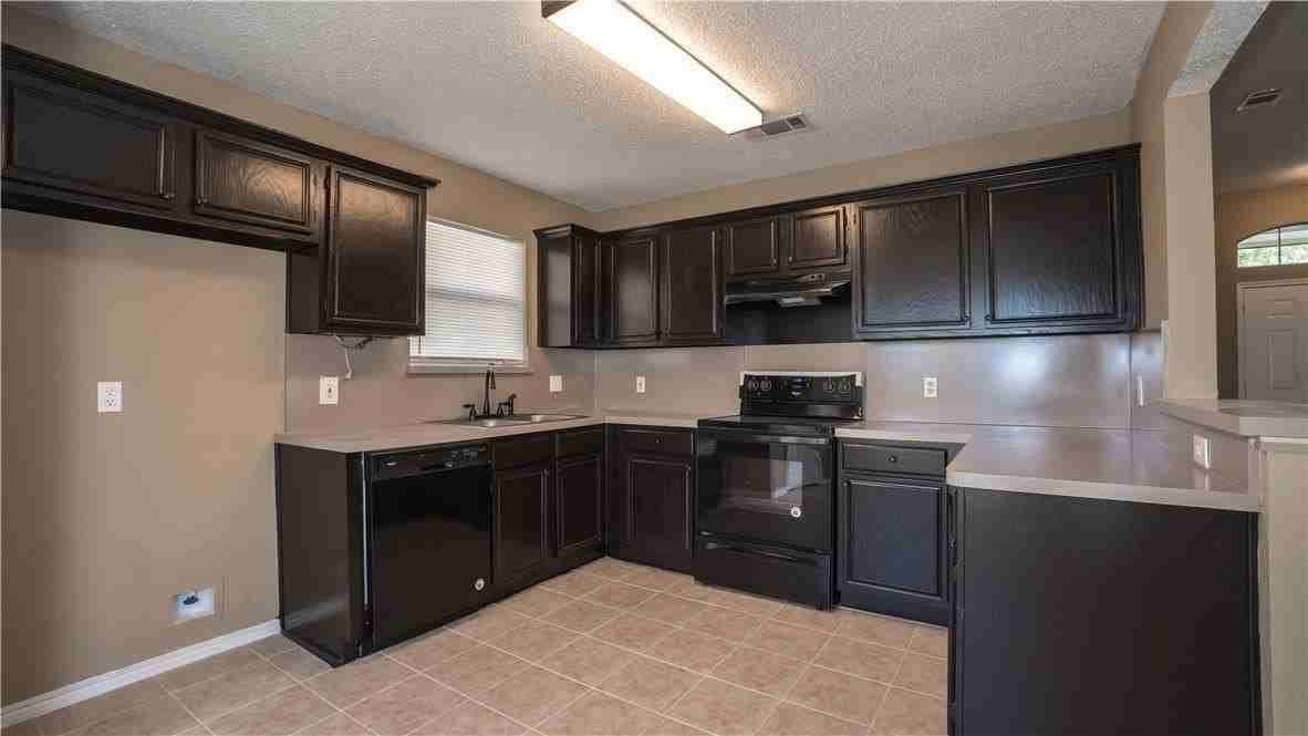 1512 Manitoba Ln - Photo 6 of 18