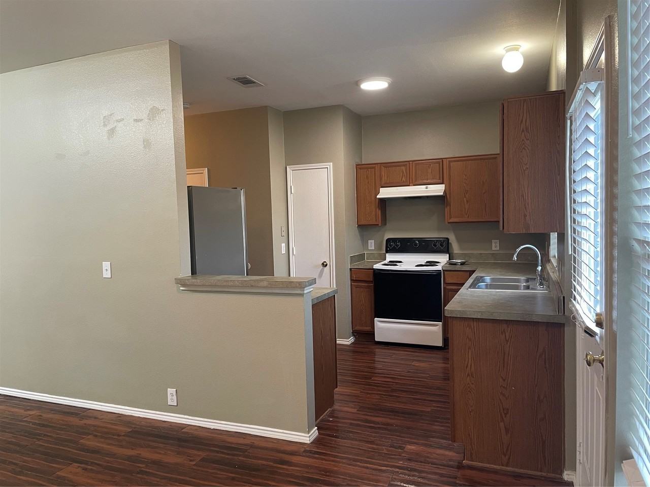 817 Greene Way - Photo 3 of 19