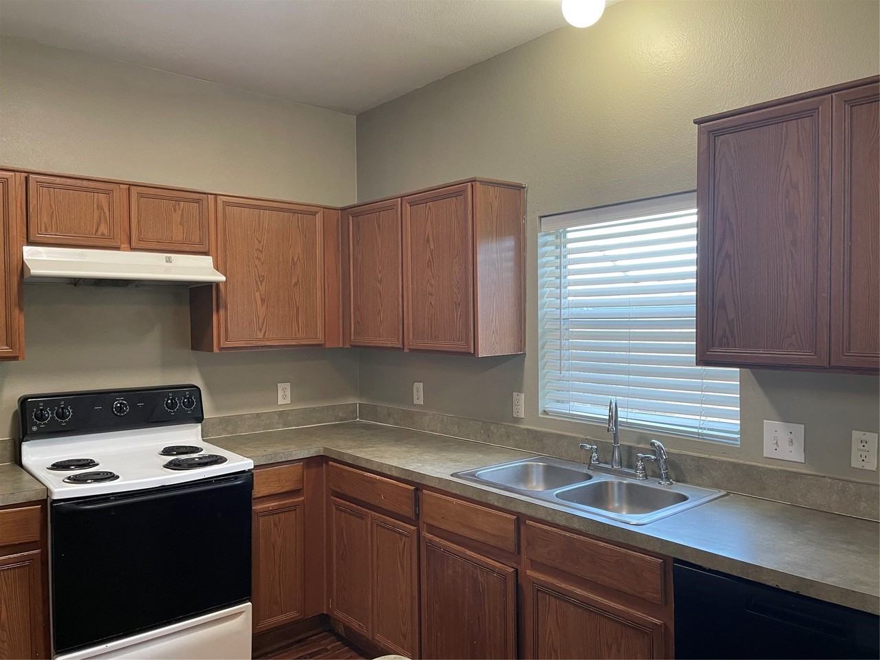 817 Greene Way - Photo 4 of 19