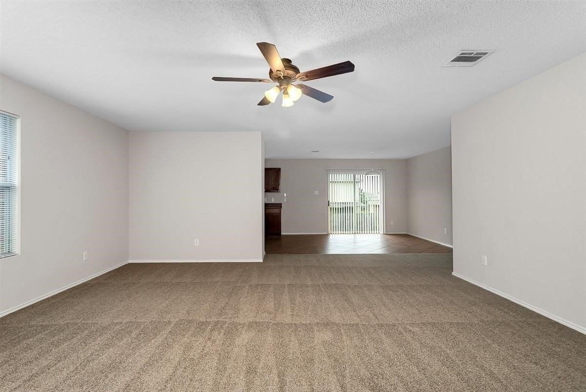 2152 Laughlin Rd - Photo 4 of 23