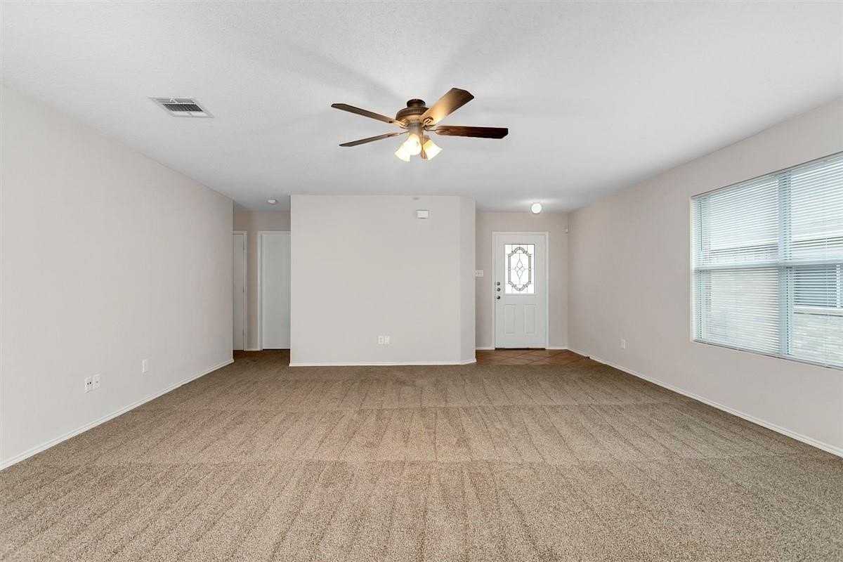 2152 Laughlin Rd - Photo 5 of 23
