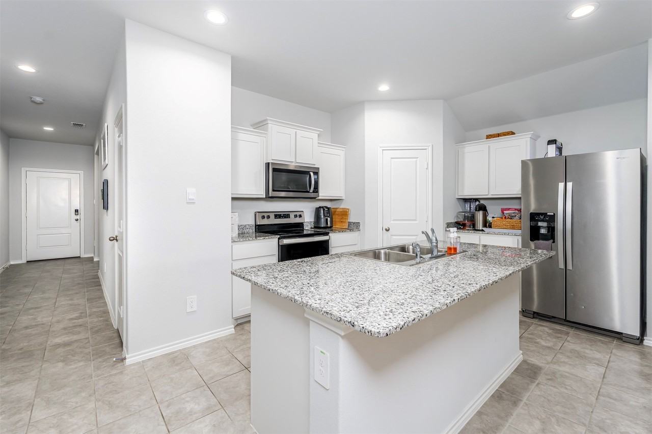 417 Destin Dr - Photo 5 of 23
