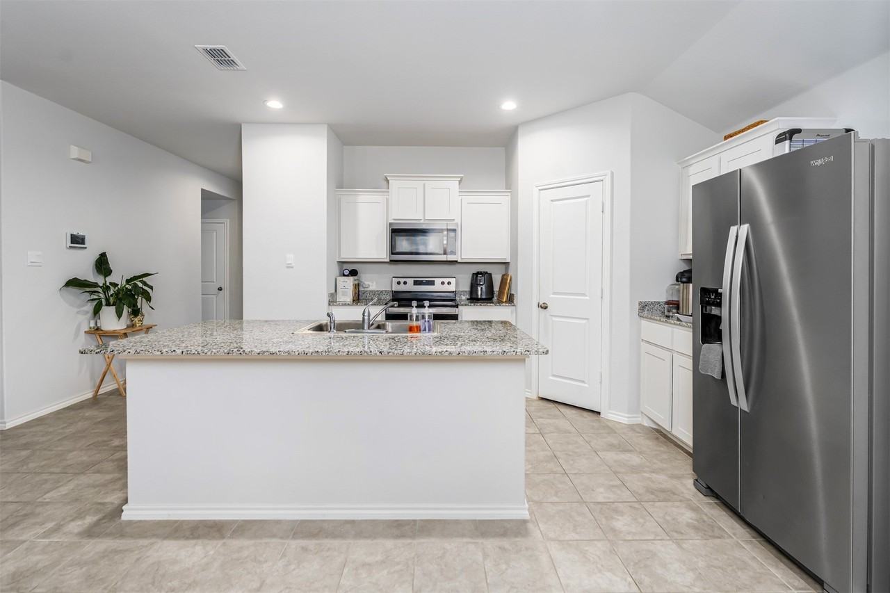 417 Destin Dr - Photo 6 of 23