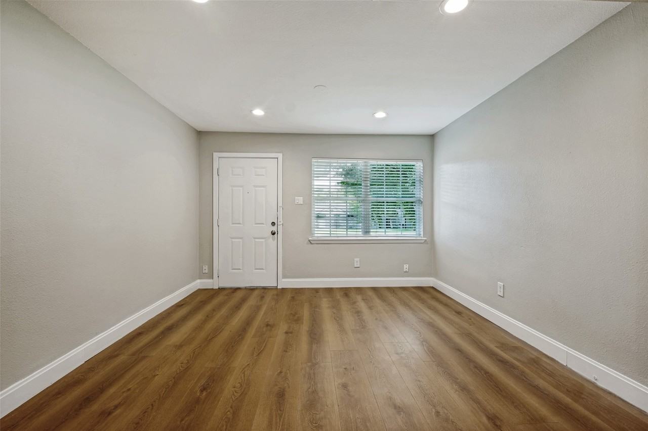 717 Willowbrook Dr - Photo 5 of 25