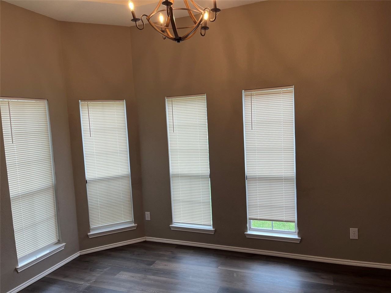 918 Morningside Ln - Photo 2 of 16