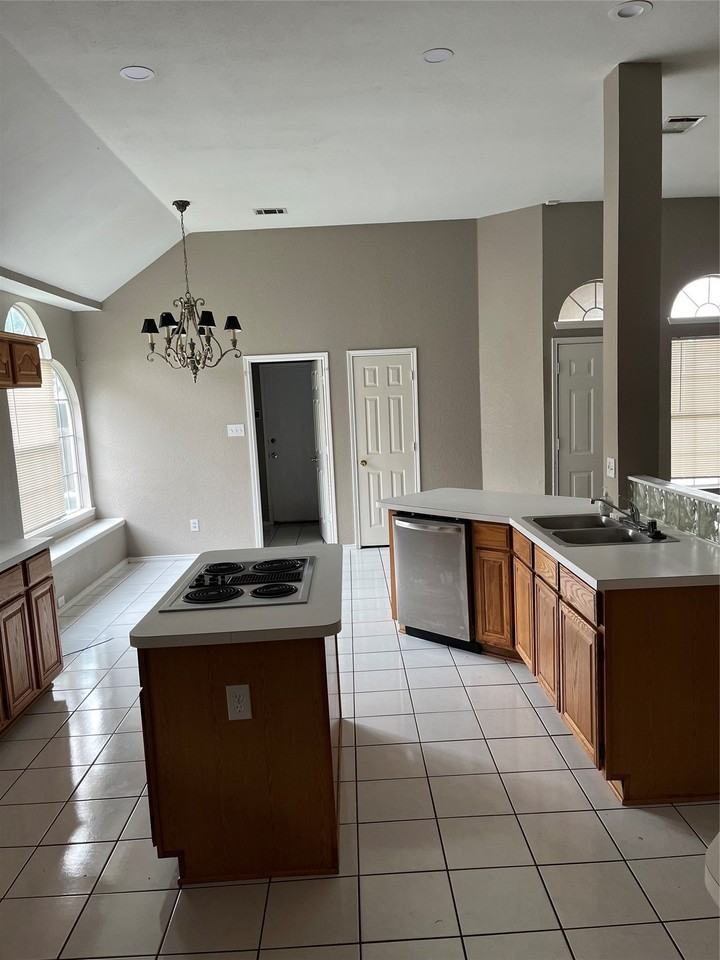 918 Morningside Ln - Photo 3 of 16