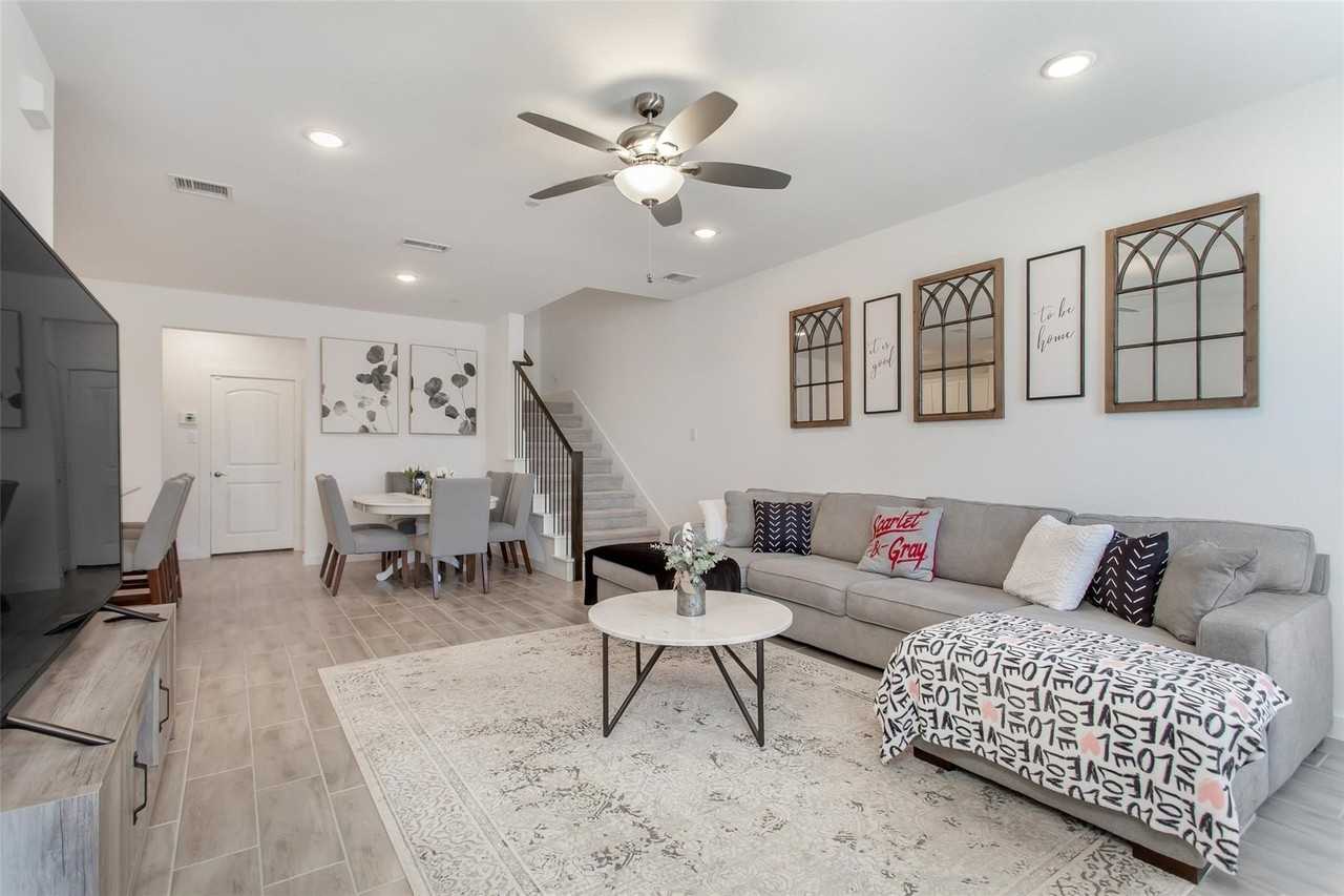 4881 Ellie Ln - Photo 4 of 31