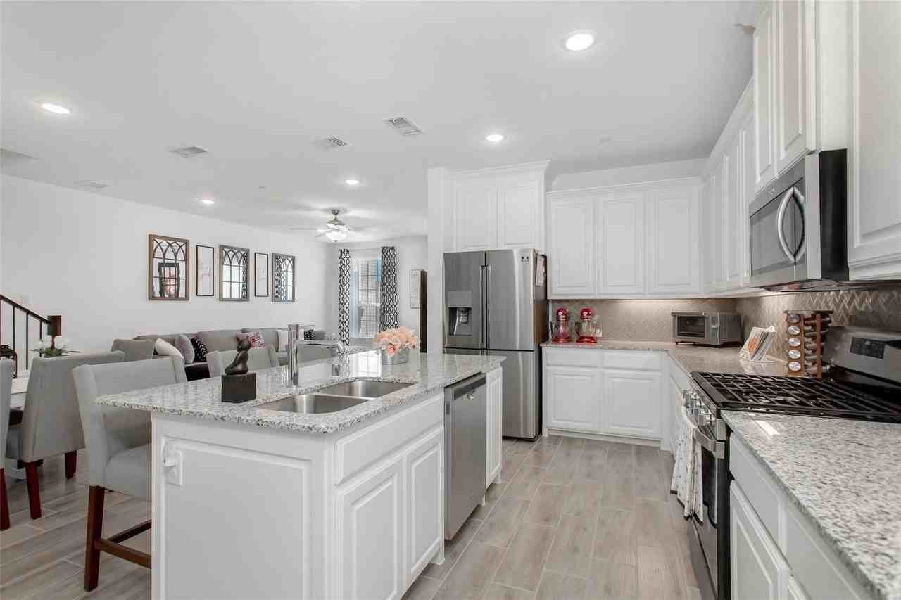4881 Ellie Ln - Photo 6 of 31
