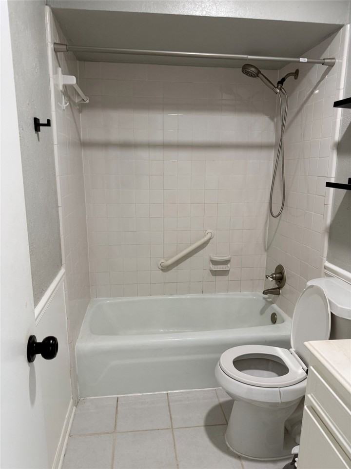 2117 Wellington Dr - Photo 5 of 16