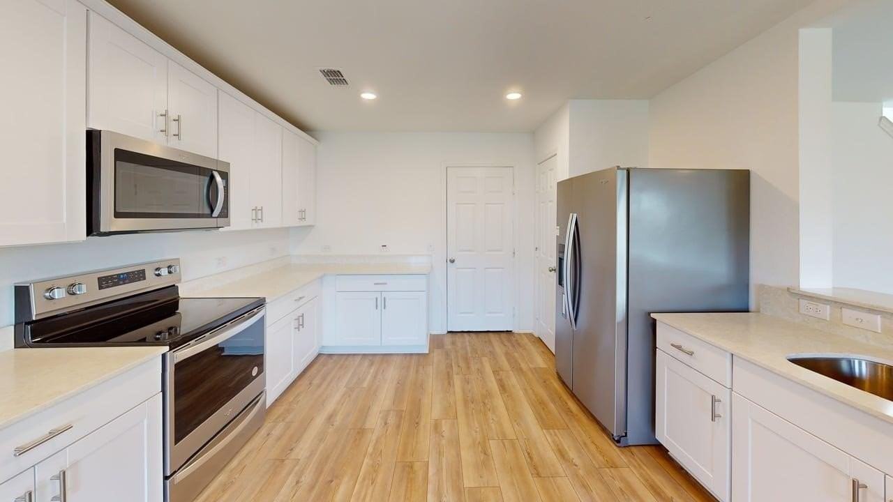 882 Breakwater Dr - Photo 3 of 27