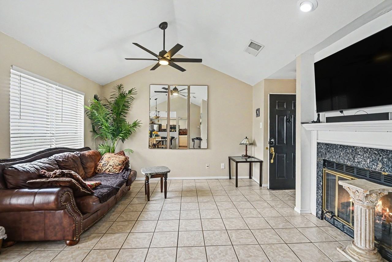 248 Jefferson Pkwy - Photo 4 of 25
