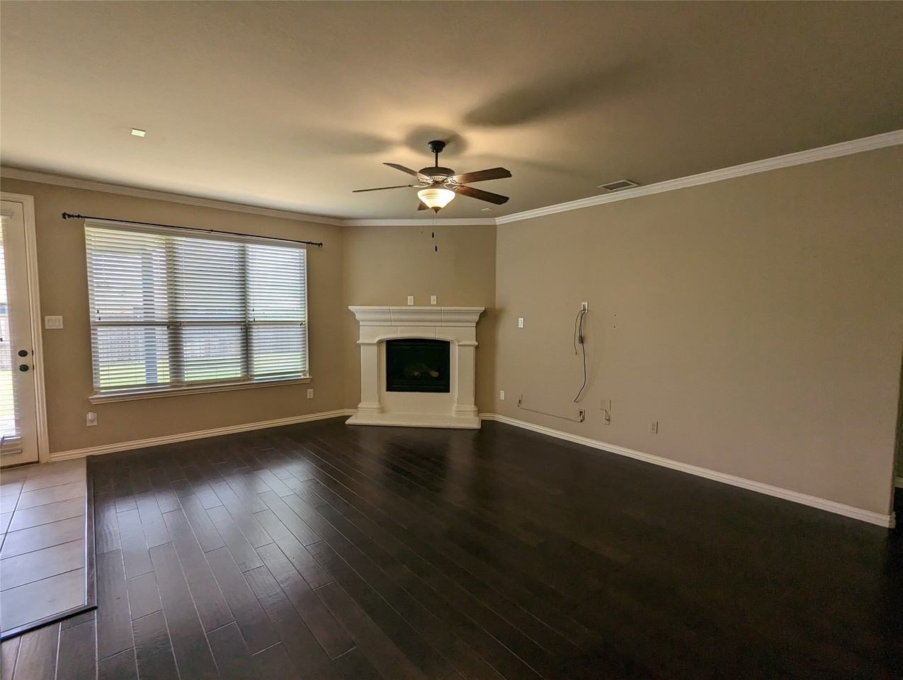 591 Deverson Dr - Photo 2 of 13