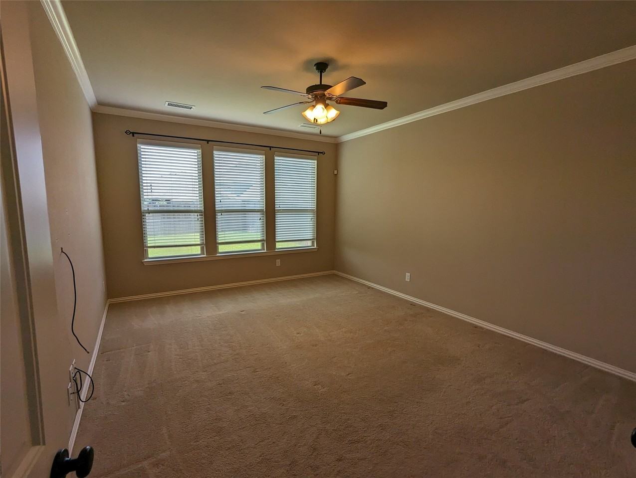 591 Deverson Dr - Photo 7 of 13