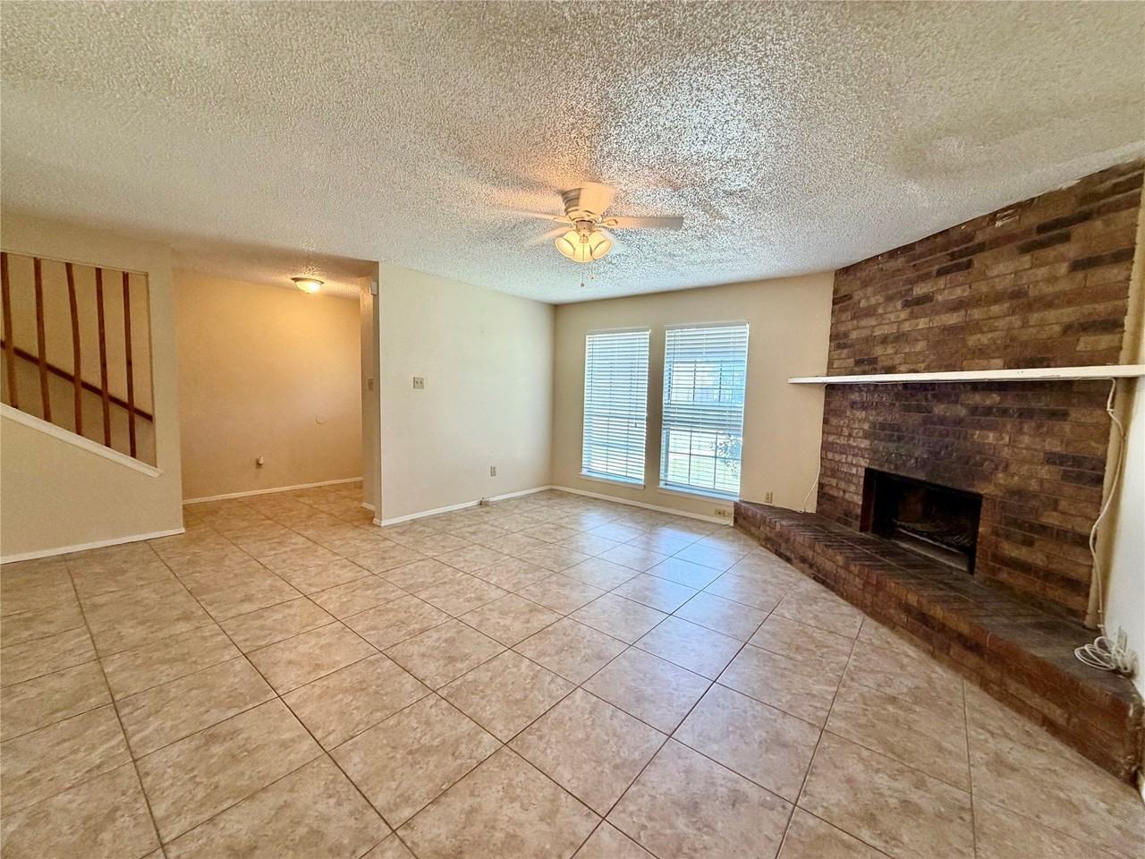 1301 Lovell Dr - Photo 2 of 11