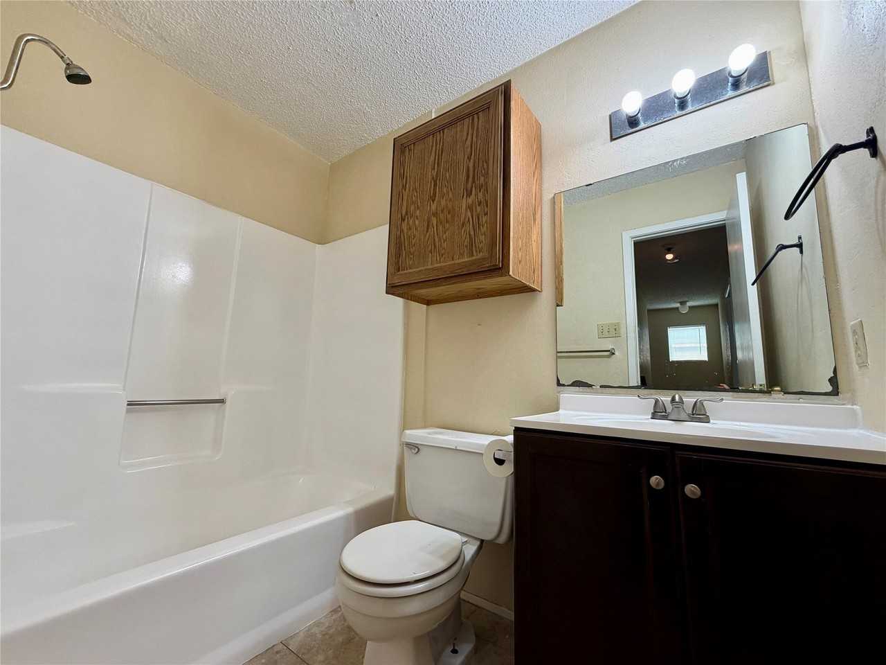 1301 Lovell Dr - Photo 3 of 11