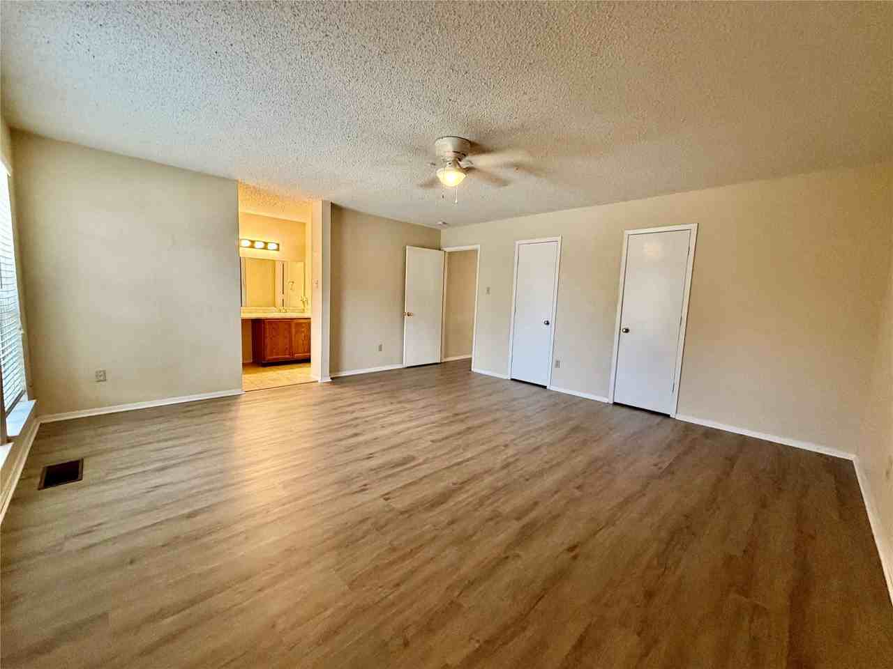 1301 Lovell Dr - Photo 4 of 11
