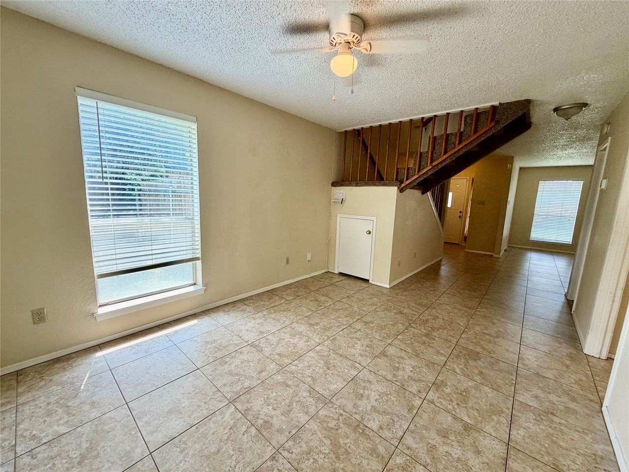 1301 Lovell Dr - Photo 5 of 11