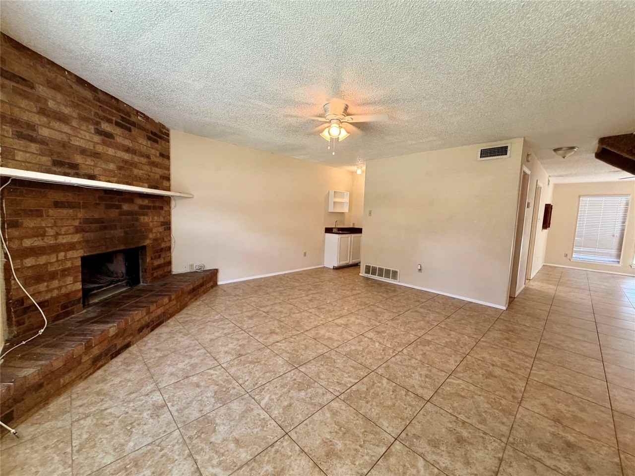 1301 Lovell Dr - Photo 7 of 11