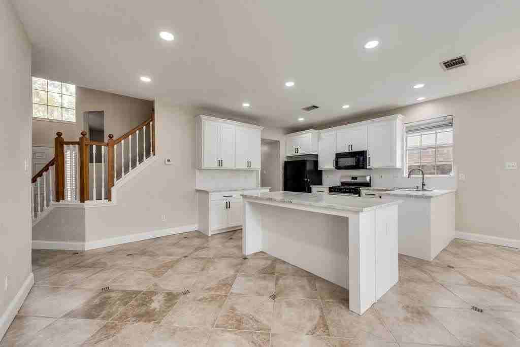 3009 Larkspur Ct - Photo 5 of 31