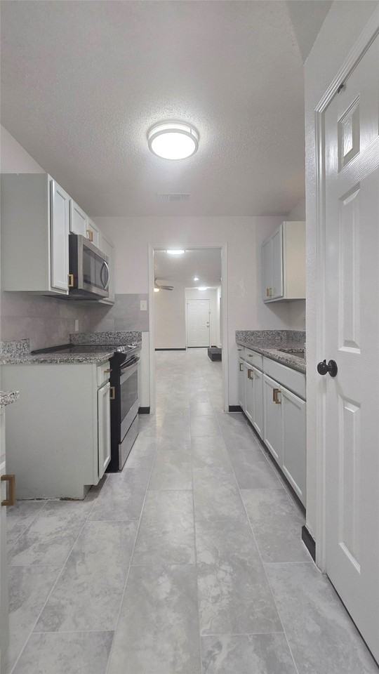 301 Sherry St #A - Photo 3 of 24