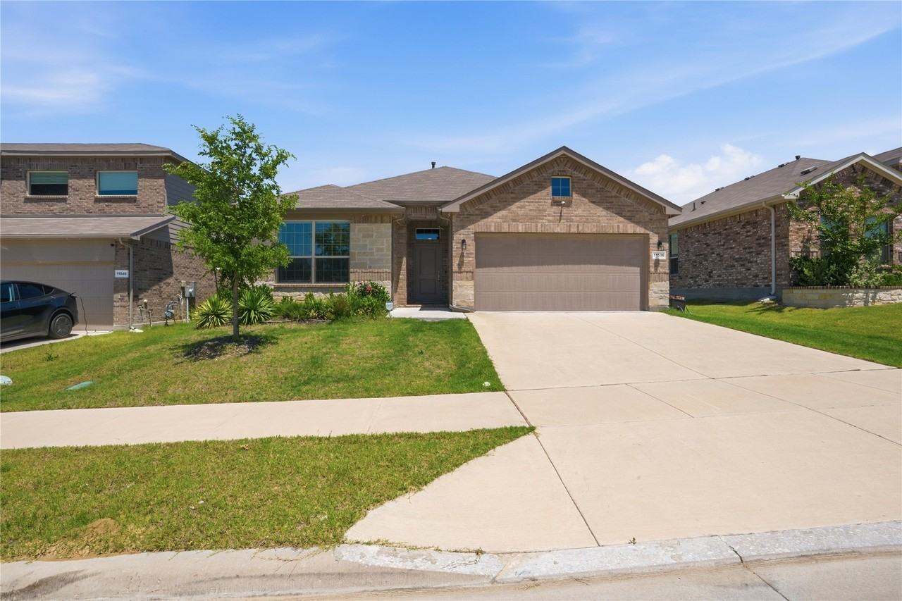 11536 Harp Ln - Photo 2 of 39