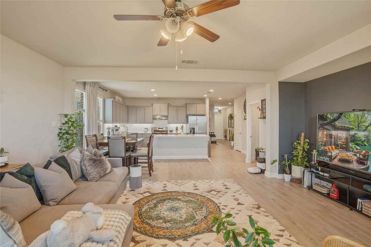 11536 Harp Ln - Photo 5 of 39