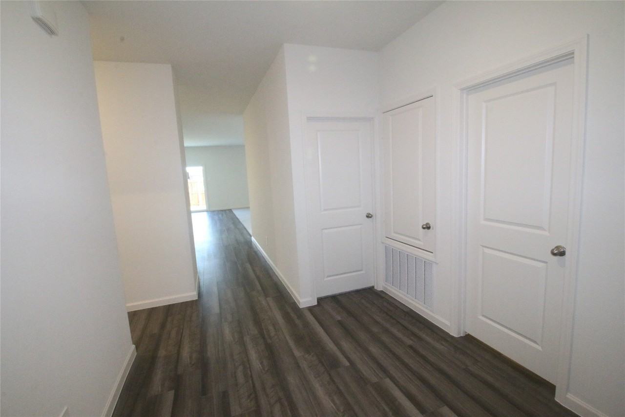 1226 Herring Dr - Photo 2 of 24