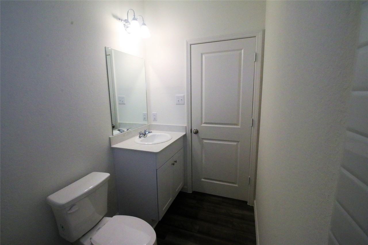 1226 Herring Dr - Photo 4 of 24
