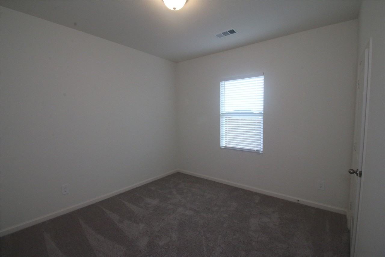 1226 Herring Dr - Photo 5 of 24
