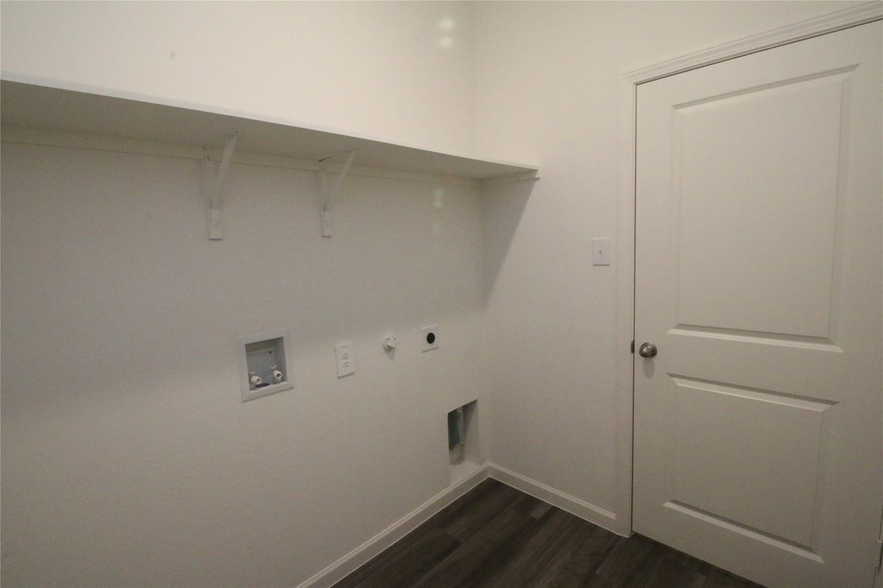 1226 Herring Dr - Photo 6 of 24